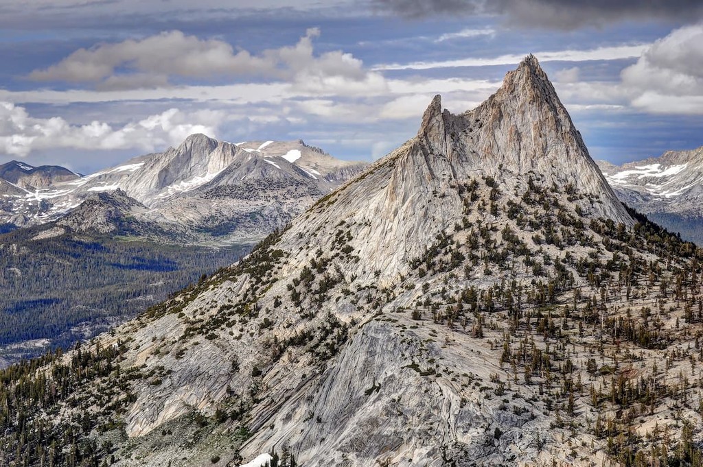 Tenaya Lake at Tioga Pass in Yosemite National Park