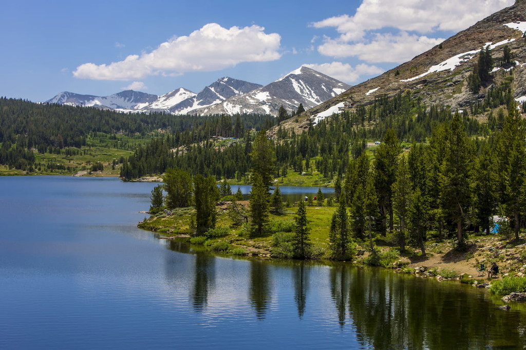 Views of Tenaya Lake, an alpine lake in Yosemite National Park