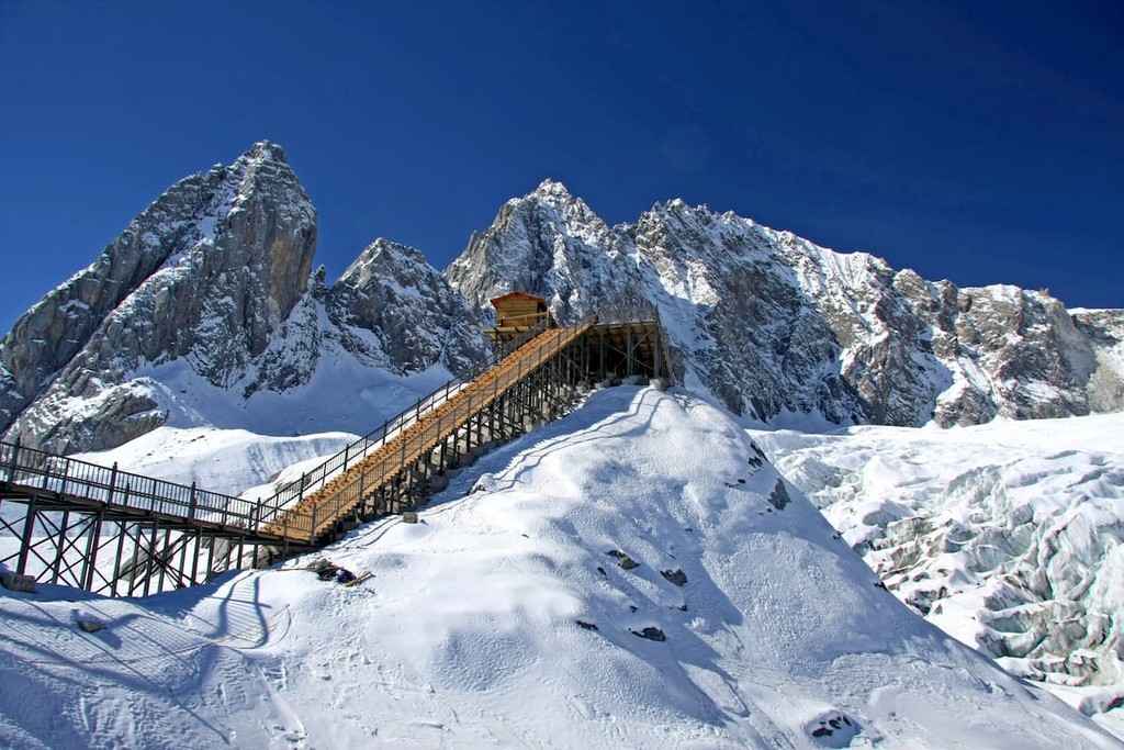 The Glacier Park. Jade Dragon Snow Mountains