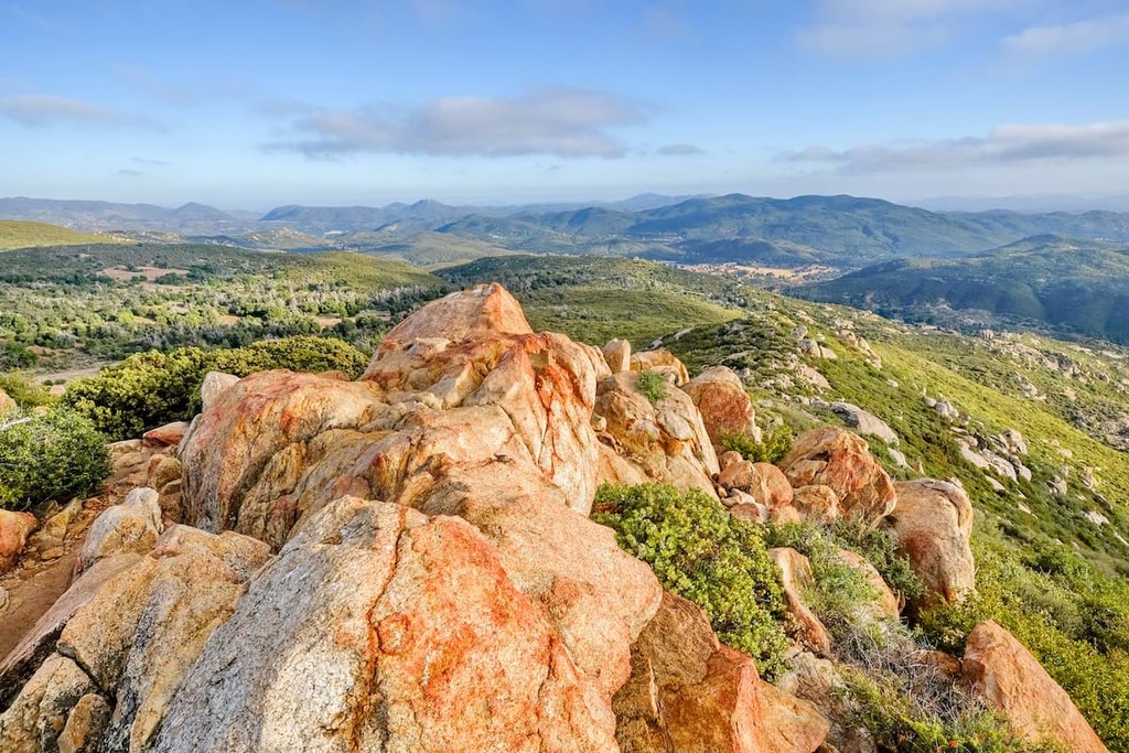 Hiking, Hills and your Iliotibial Band :: Predator Ridge