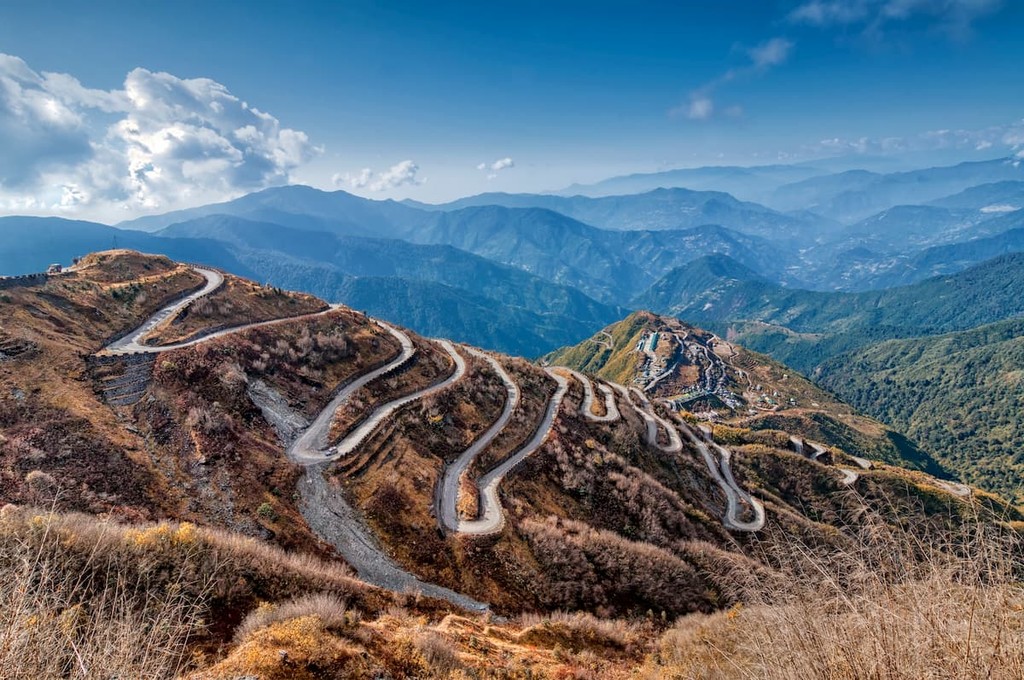 Beautiful Curvy roads on Old Silk Route, Silk trading route between China and India, Sikkim