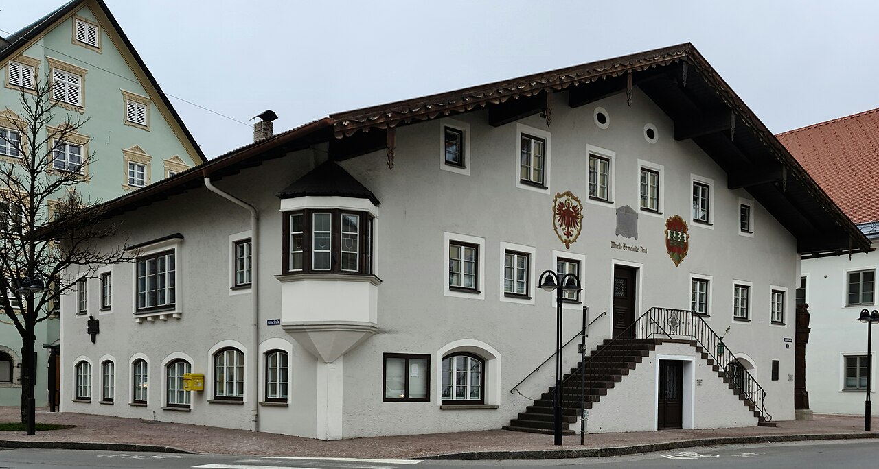 Marktgemeindeamt und Nagelsäule