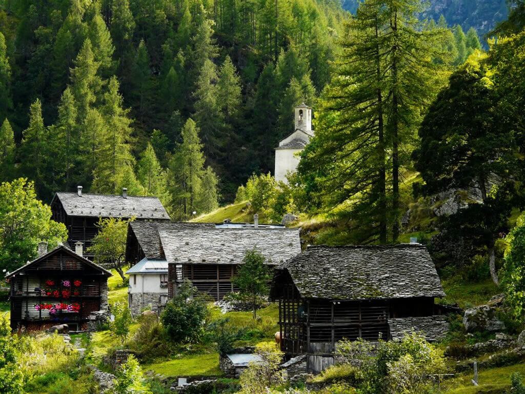 L’assolata Val Vogna fino al lago de la Peccia