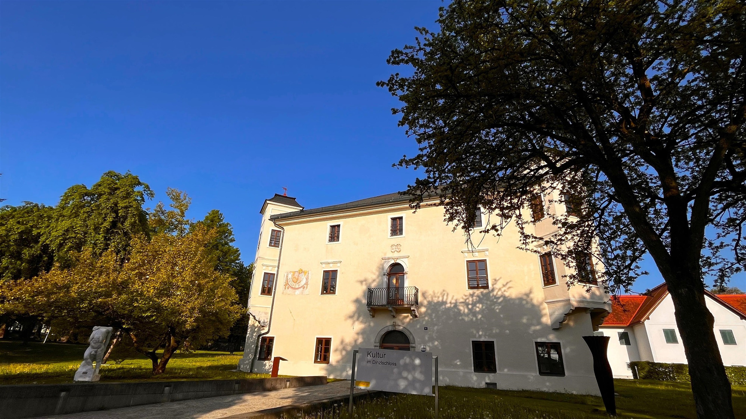 Dinzlschloss