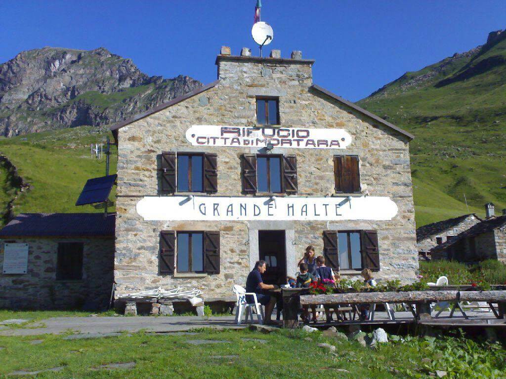 GRAND HALTE