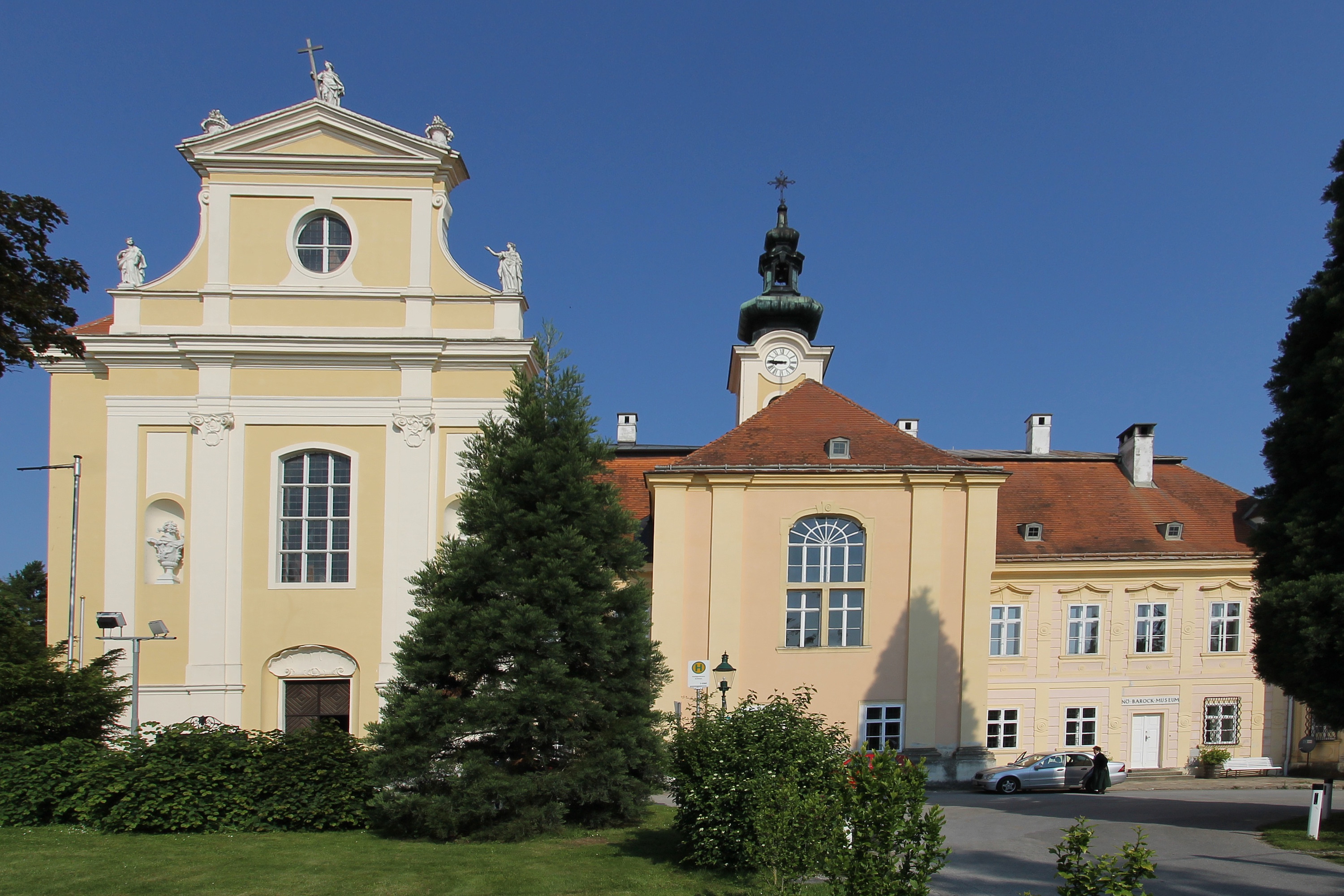 Schlossmuseum und Pfarrkirche Heiligenkreuz-Gutenbrunn