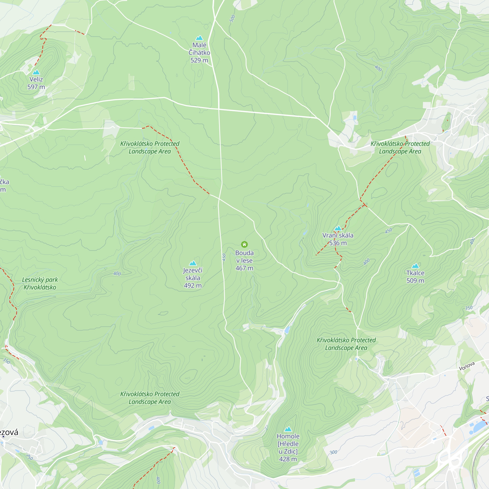 Bouda v lese map