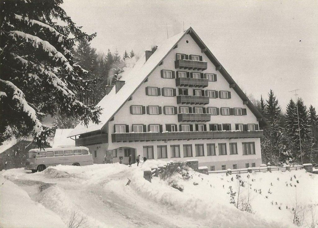 Postcard_of_Postman's_Lodge_at_Pohorje_1965