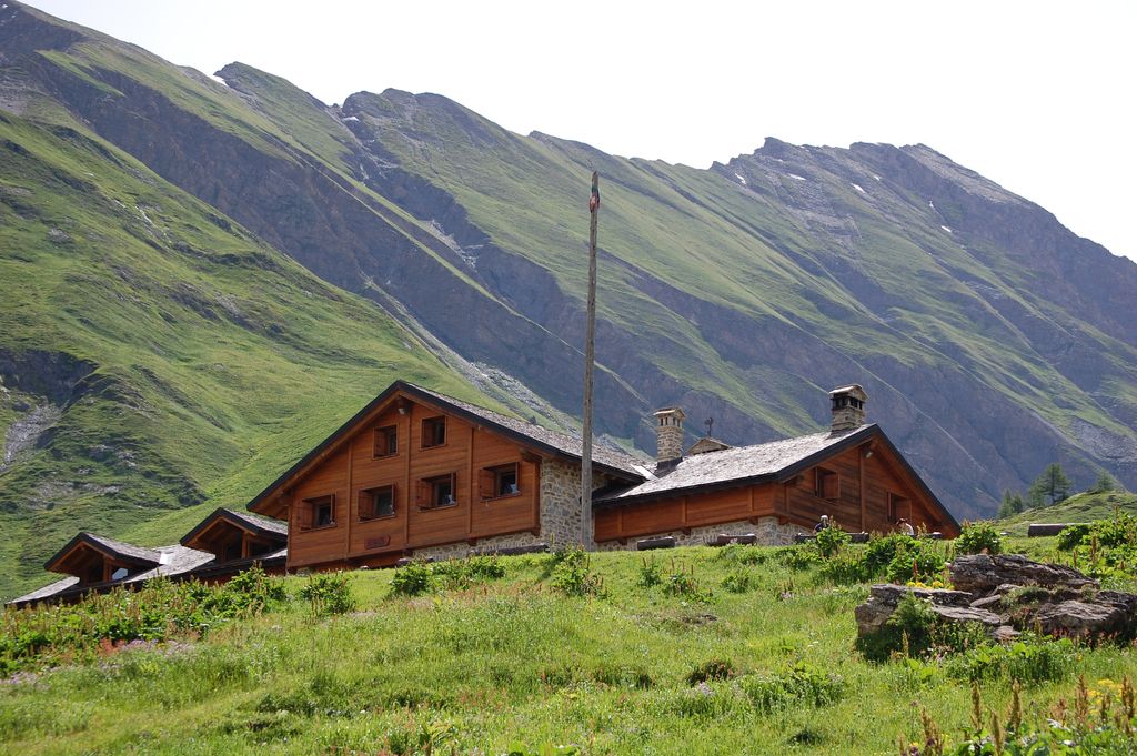 Rifugio_Walter_Bonatti_Refuge