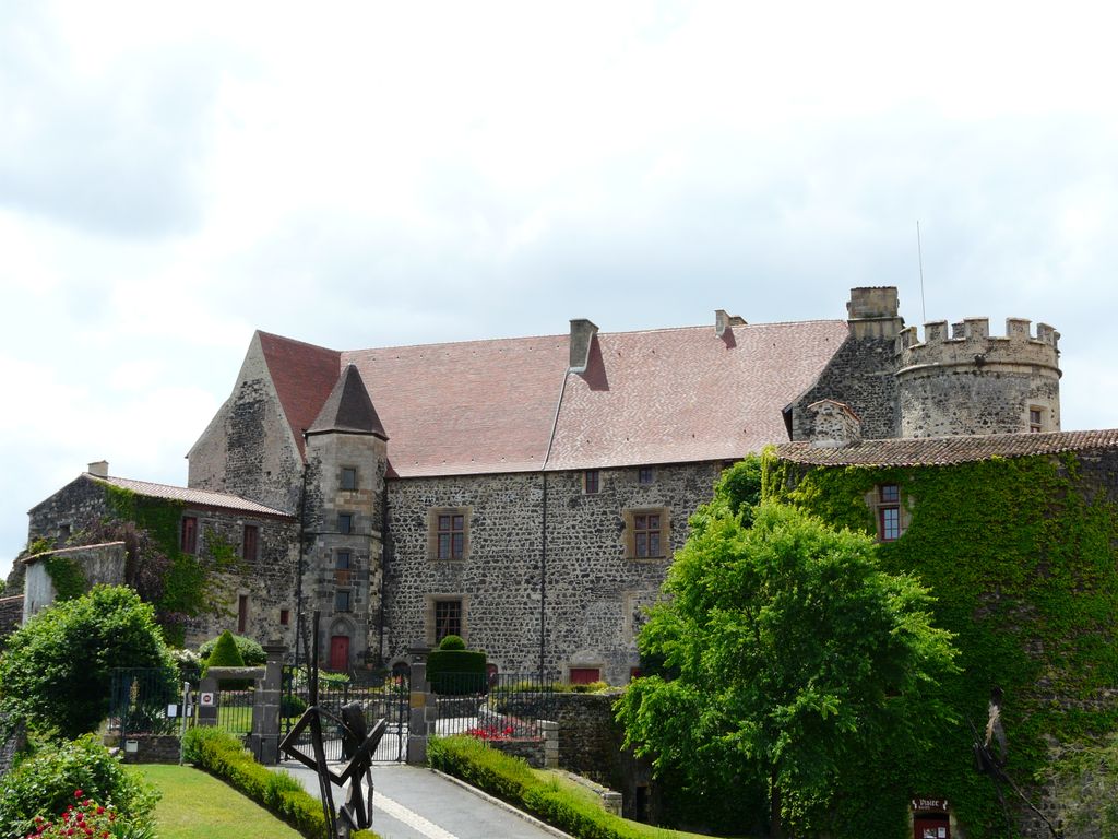 Photo №2 of Château de Saint-Saturnin